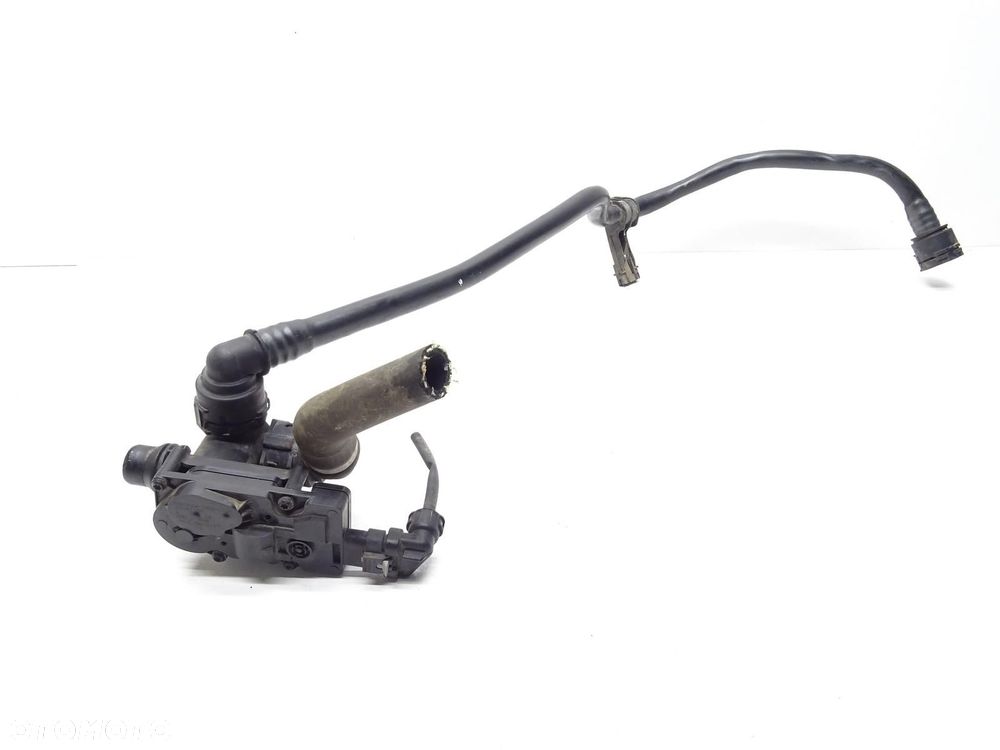 ZAWÓR PRZEŁĄCZAJĄCY WODY POMPKA WĘŻE A0005061300 1.5 CDI MERCEDES W177 W247 - 1