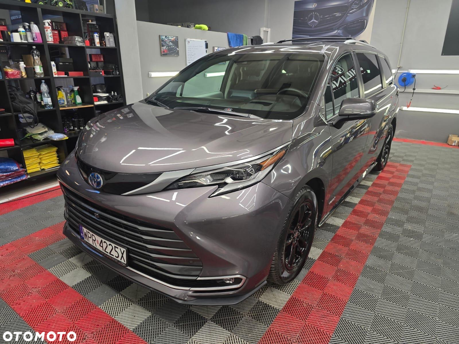 Toyota Sienna - 26