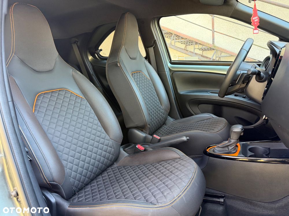 Toyota Aygo X 1.0 VVT-i JBL CVT - 28