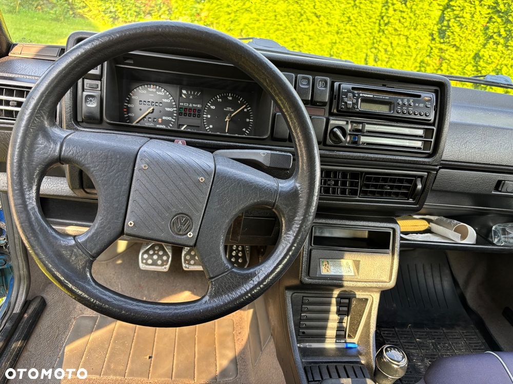 Volkswagen Golf 1.8 - 9
