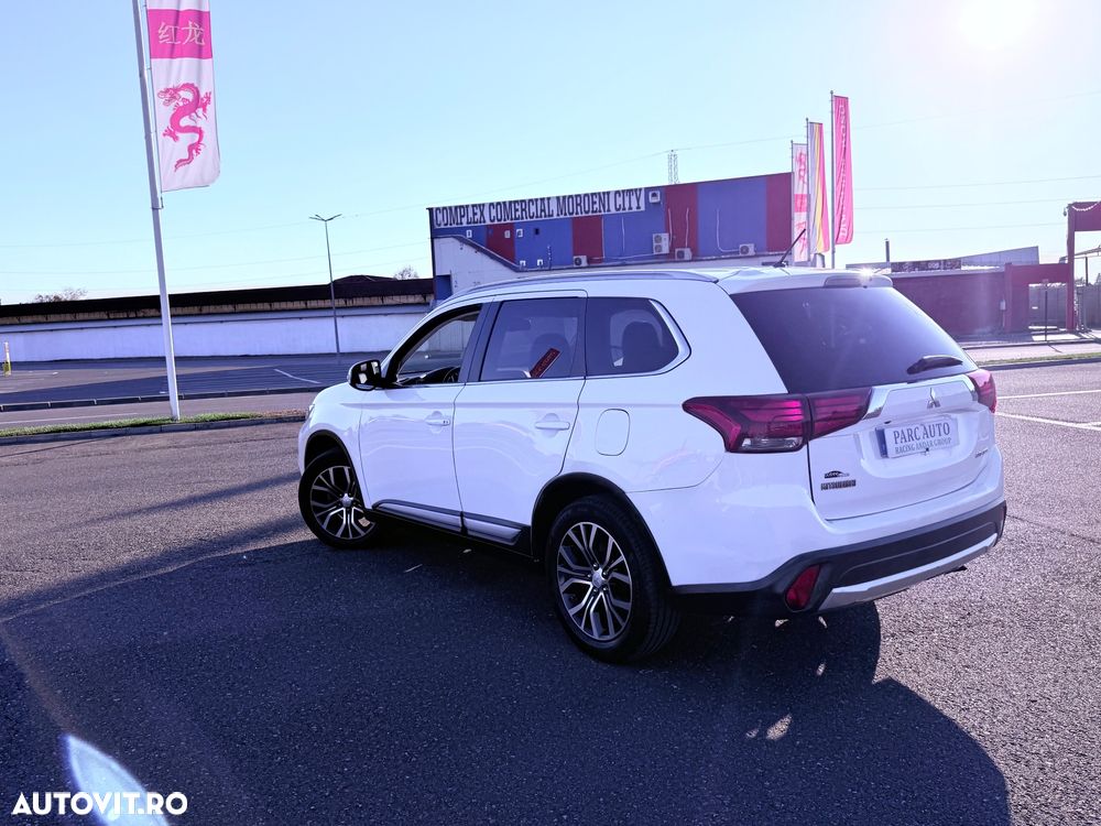 Mitsubishi Outlander 2.2 DI-D 4WD Automatik Diamant Edition+ - 12