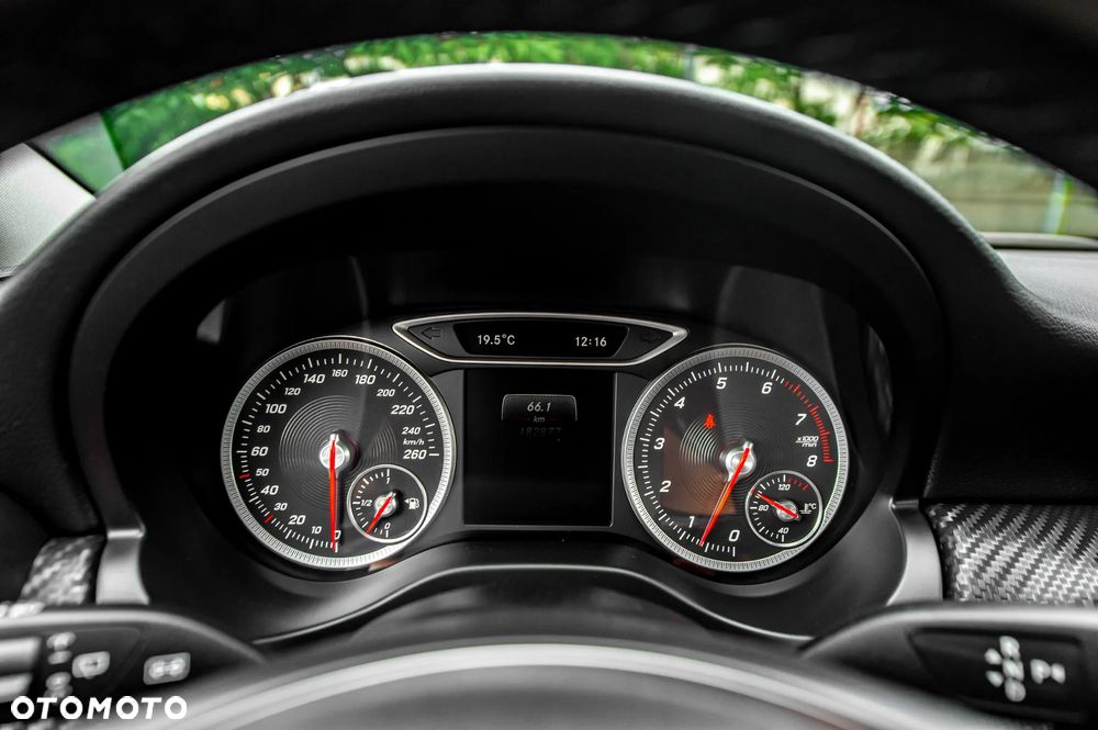 Mercedes-Benz GLA 250 4Matic 7G-DCT Activity Edition - 24