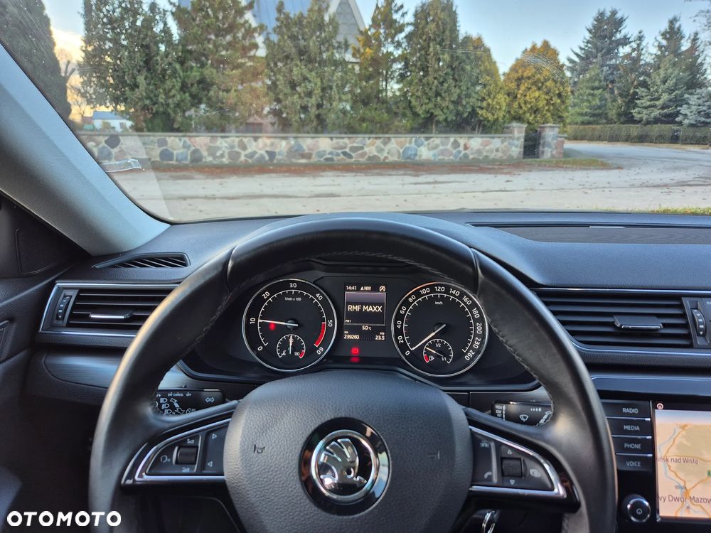 Skoda Superb 2.0 TDI Premium Edition - 31