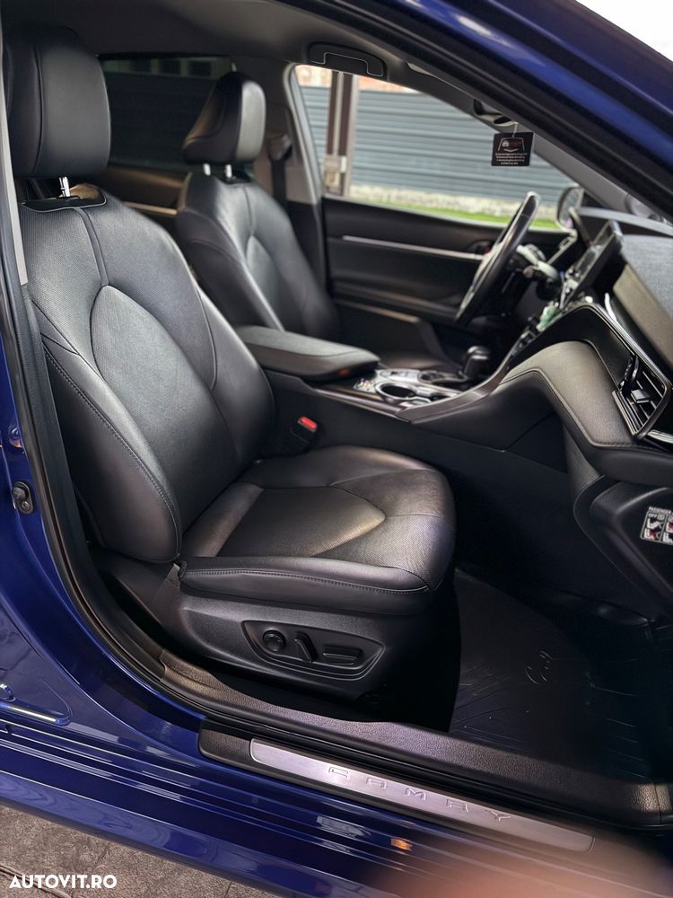 Toyota Camry 2.5 Hybrid Exclusive - 35