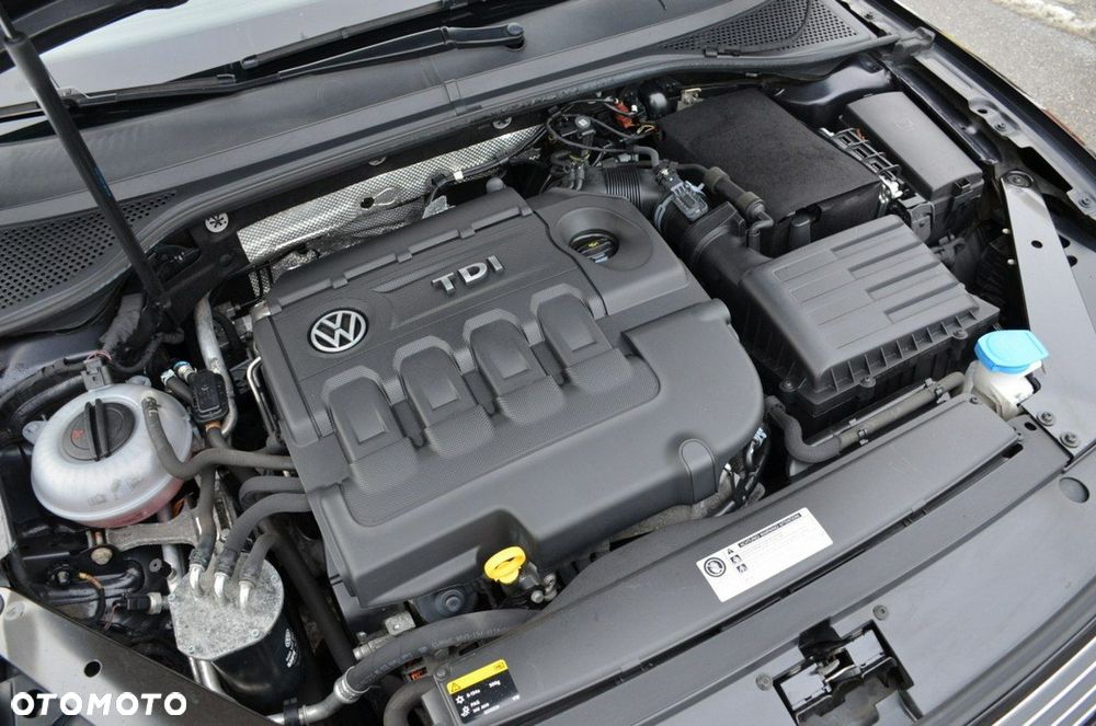 Volkswagen Passat - 11
