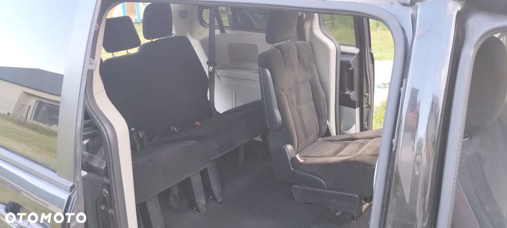 Dodge Grand Caravan - 9