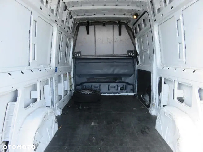 Mercedes-Benz Sprinter - 9