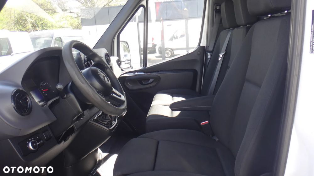 Mercedes-Benz Sprinter - 13