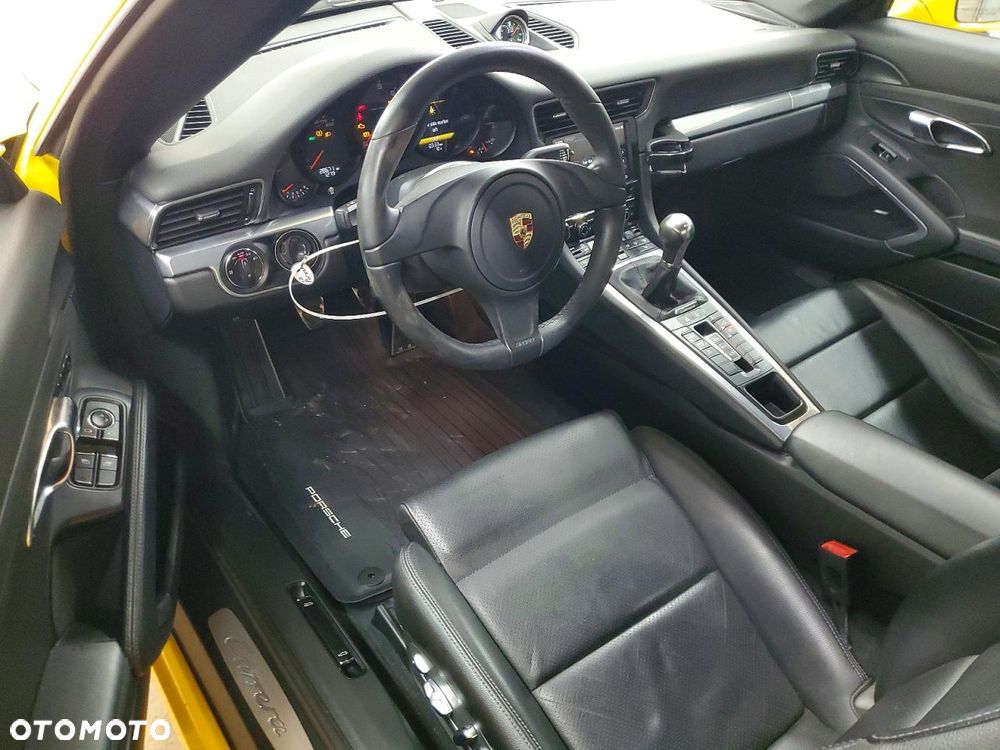 Porsche 911 Carrera 4 PDK - 10