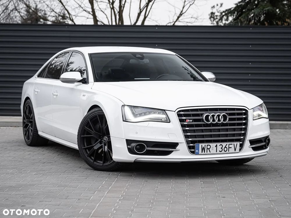 Audi S8 - 2