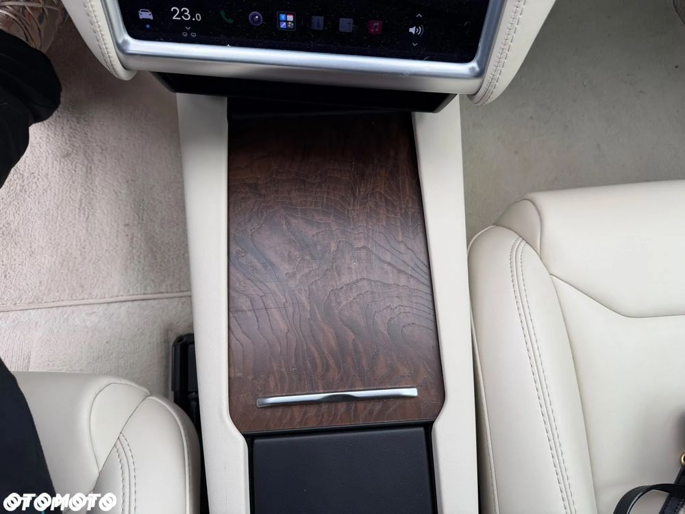 Tesla Model S - 19