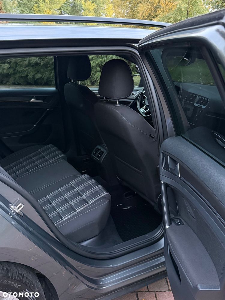 Volkswagen Golf - 30