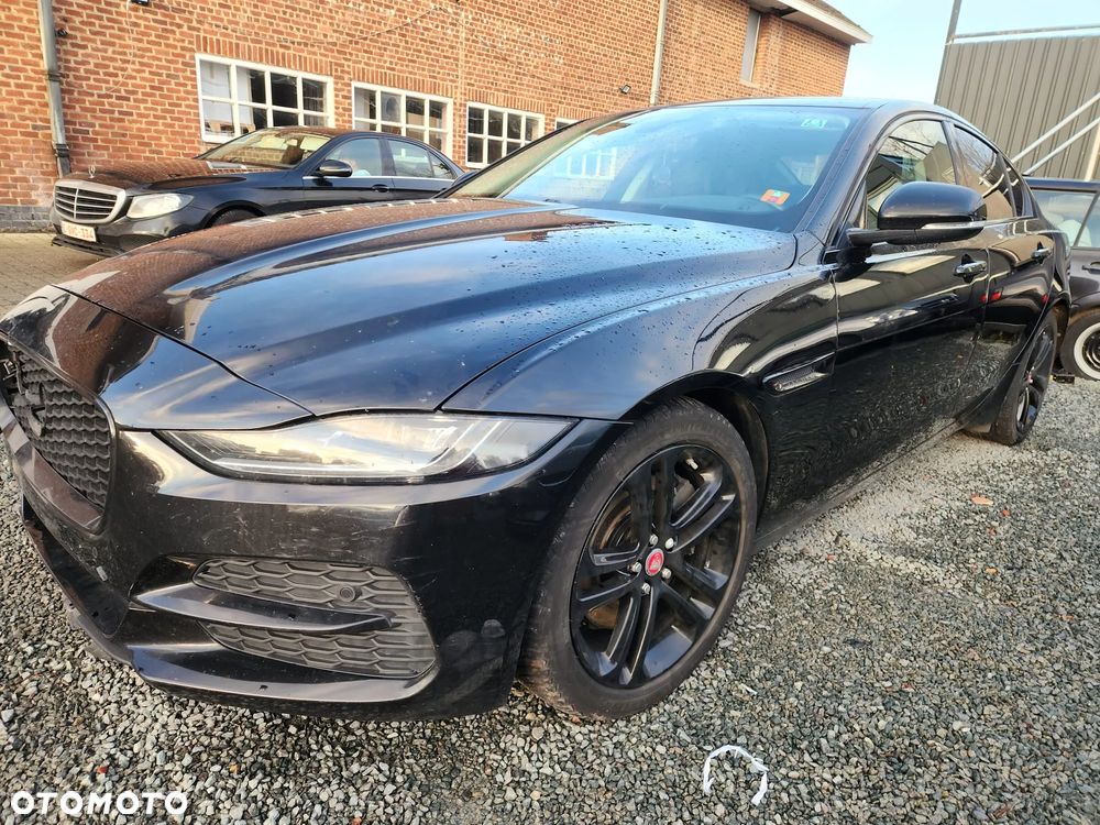 Jaguar XE - 1