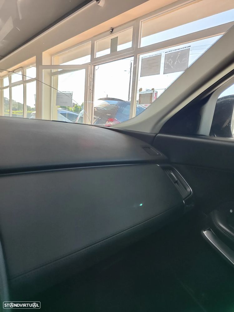 Jaguar E-Pace - 36