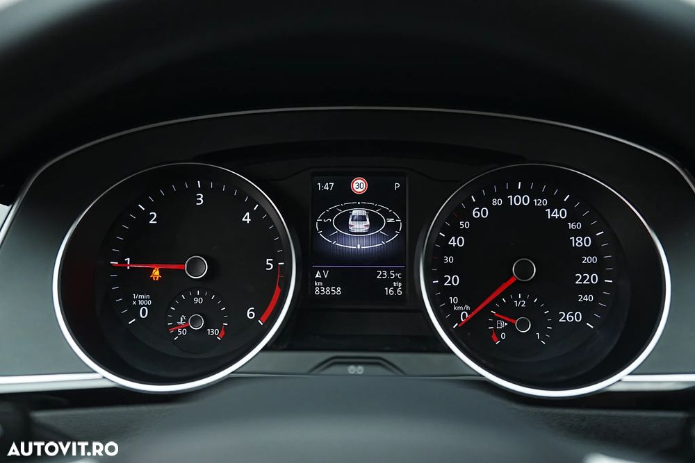 Volkswagen Passat 2.0 TDI DSG Highline - 22