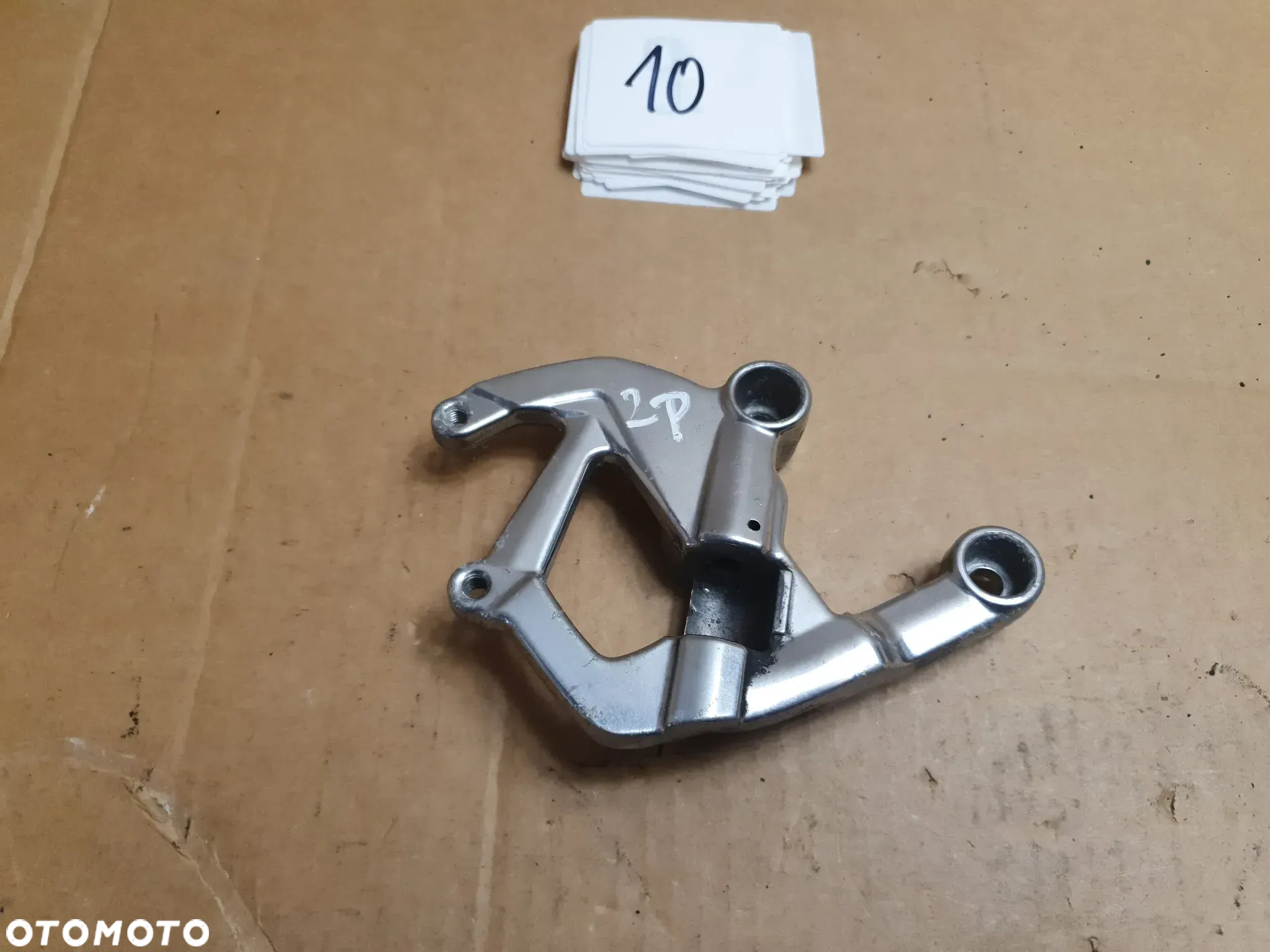 Triumph Sprint ST 1050 (2005-2010) Set prawy podnóżek mocowanie - 2