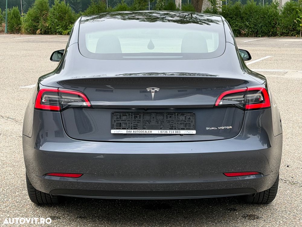 Tesla Model 3 - 5