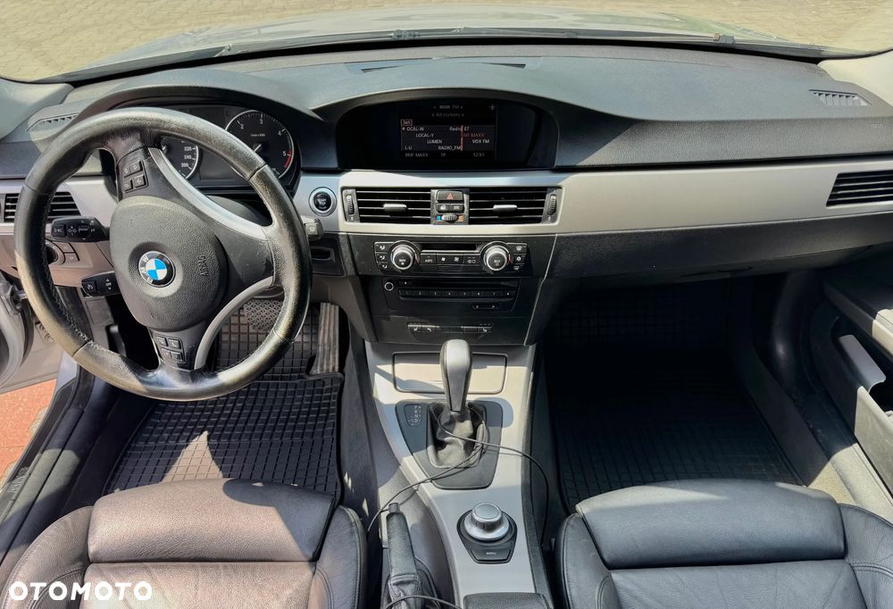 BMW Seria 3 320d DPF Touring - 29