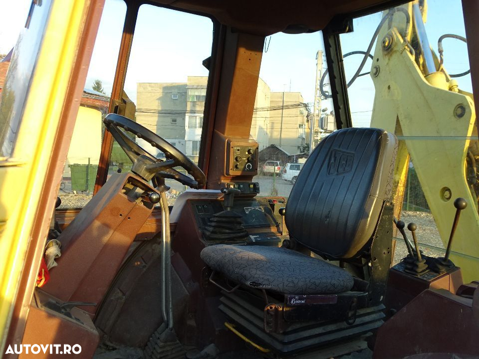 Buldoexcavator Case 580 SK,  din  95  piese - 8