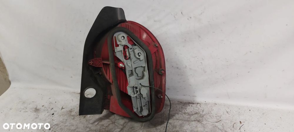 .  TYL TYLNA LAMPA LEWA RENAULT MODUS - 3