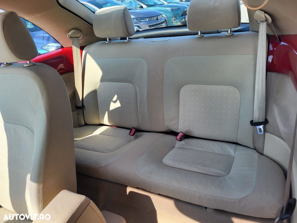 Volkswagen New Beetle - 12