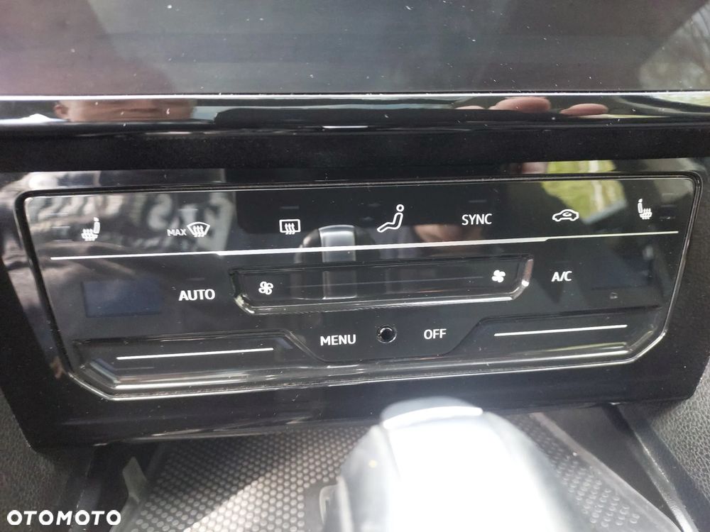 Volkswagen Passat 2.0 TDI SCR DSG 4Motion Elegance - 19