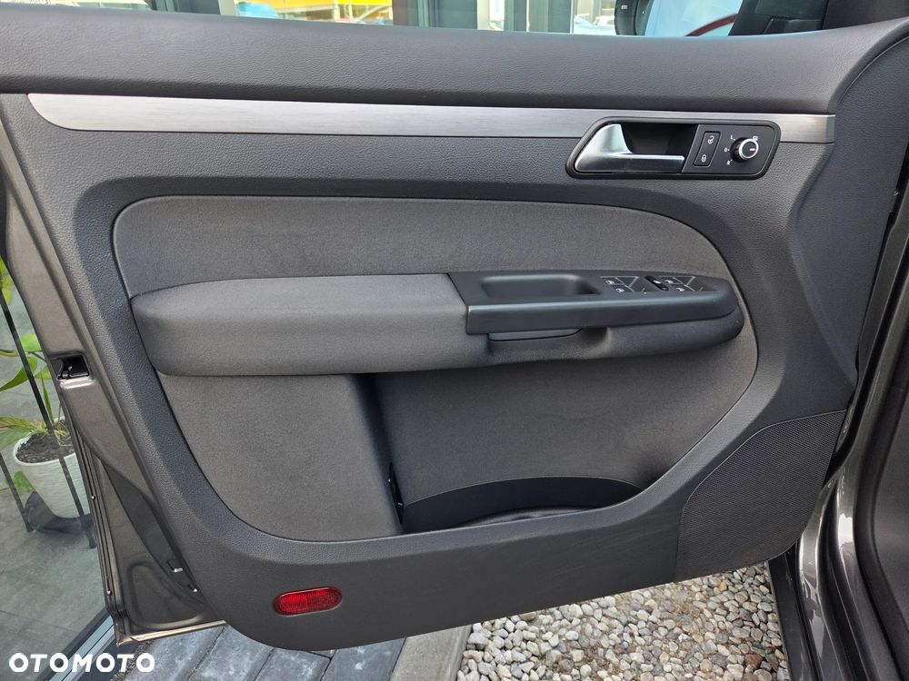 Volkswagen Touran 1.6 TDI DPF BlueMotion Technology Comfortline - 32