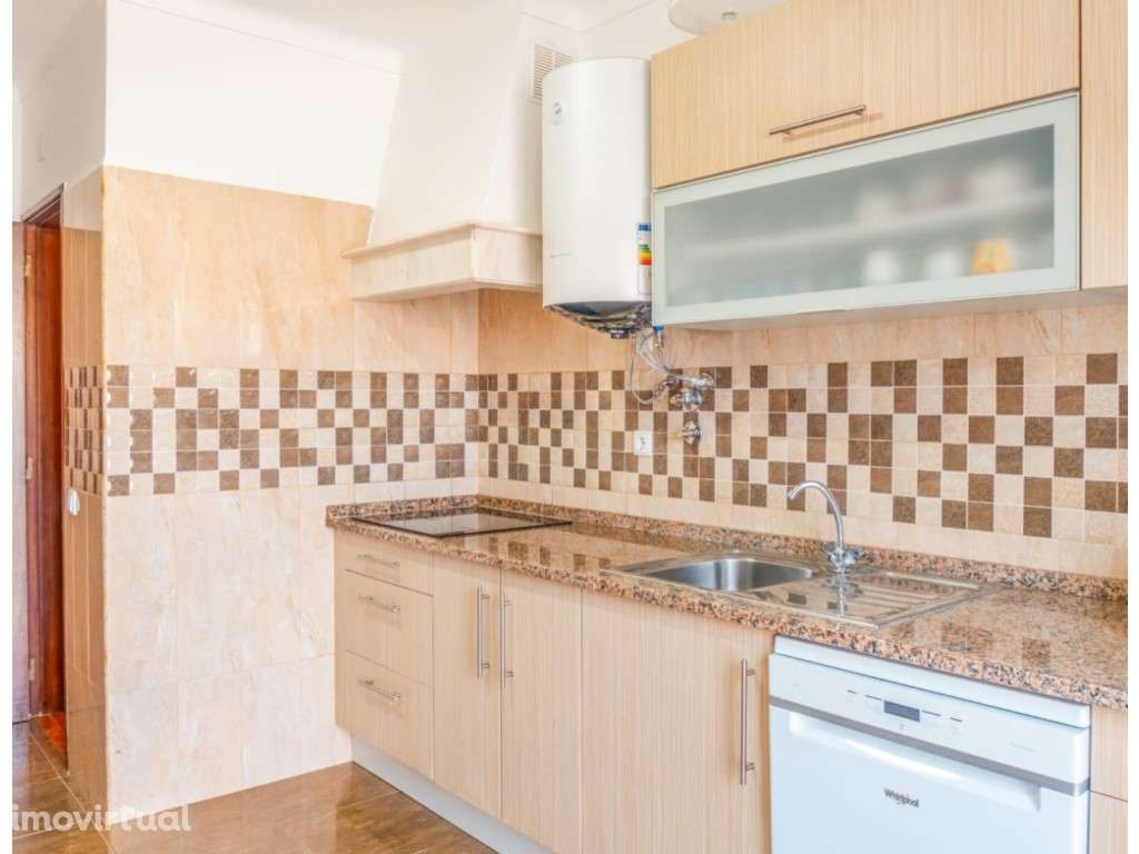 Moradia de rés do chão e 1º andar com Garagem - Grande imagem: 3/51