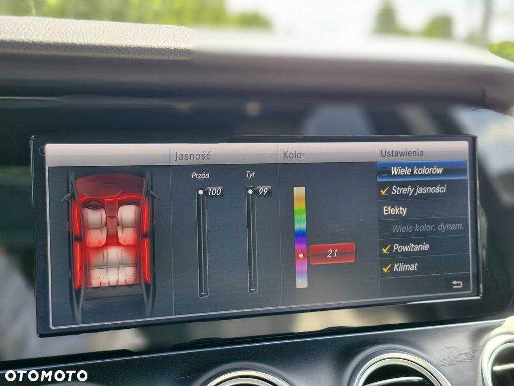 Mercedes-Benz Klasa E 220 d 4-Matic 9G-TRONIC - 28