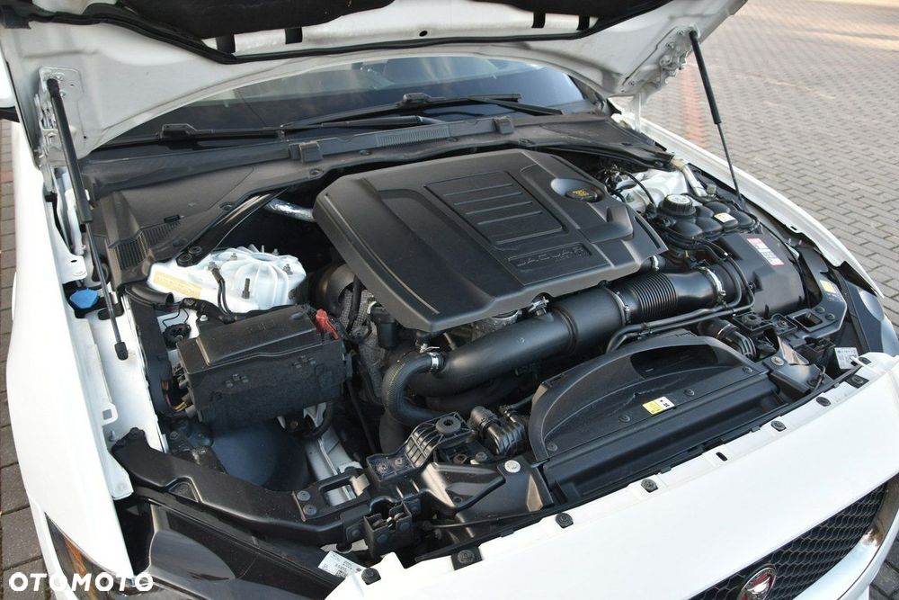 Jaguar XE - 23