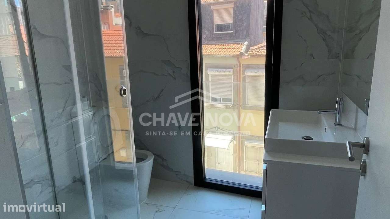 Apartamento T1, semi-novo, no coração do Porto - Grande imagem: 2/8
