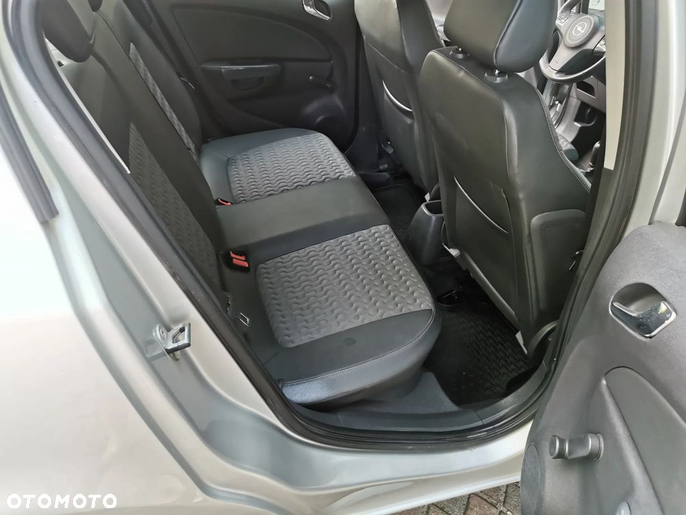 Opel Corsa 1.4 16V Cosmo - 8