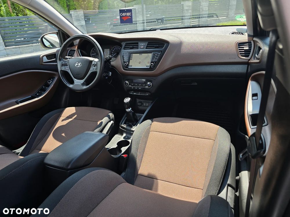 Hyundai i20 1.2 Fifa World Cup Edition - 25