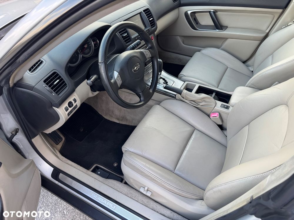 Subaru Outback Legacy 3.0RE NAV/NSE - 17