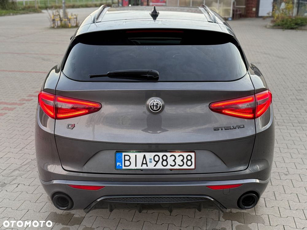 Alfa Romeo Stelvio 2.0 Turbo Veloce TI Q4 - 8