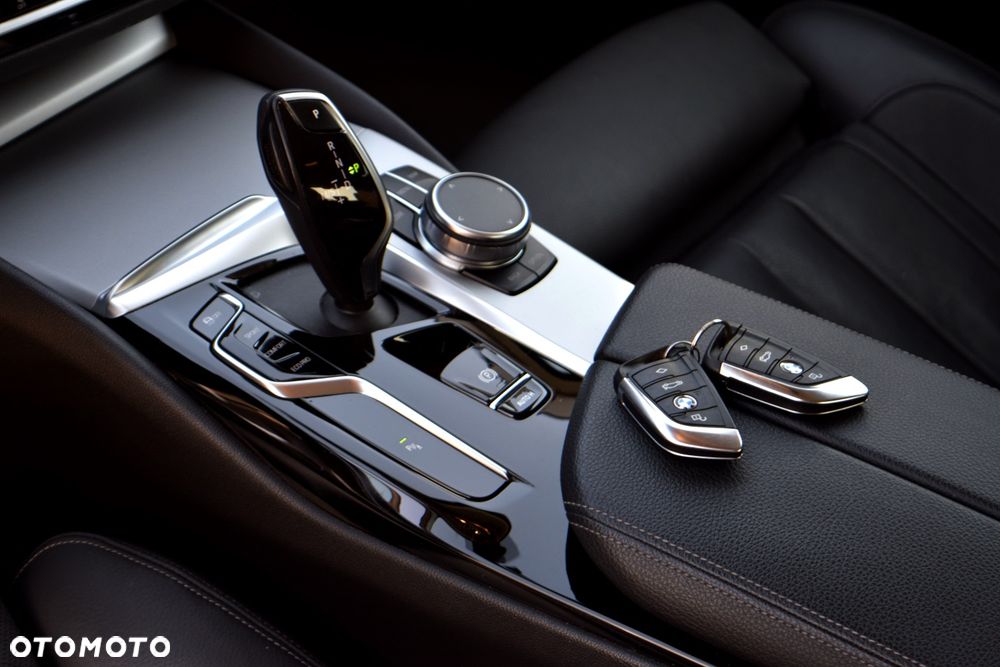 BMW Seria 5 530i xDrive Luxury Line sport - 13