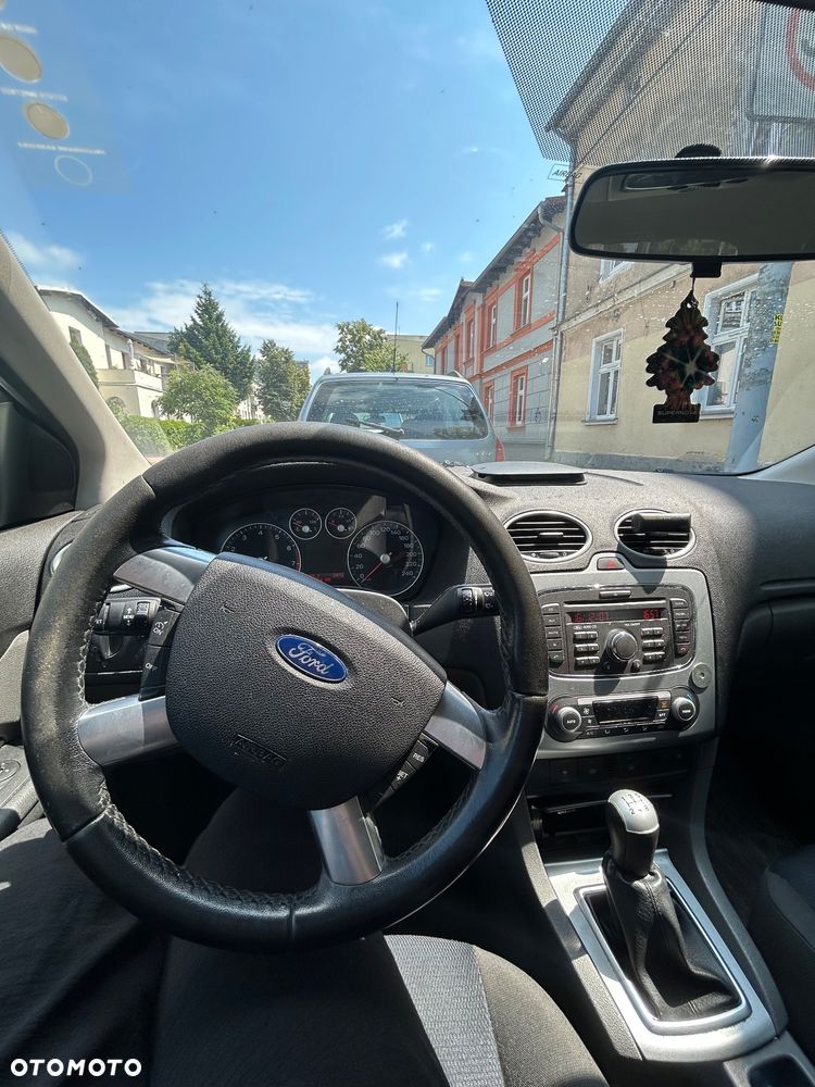 Ford Focus 1.6 Ambiente - 2