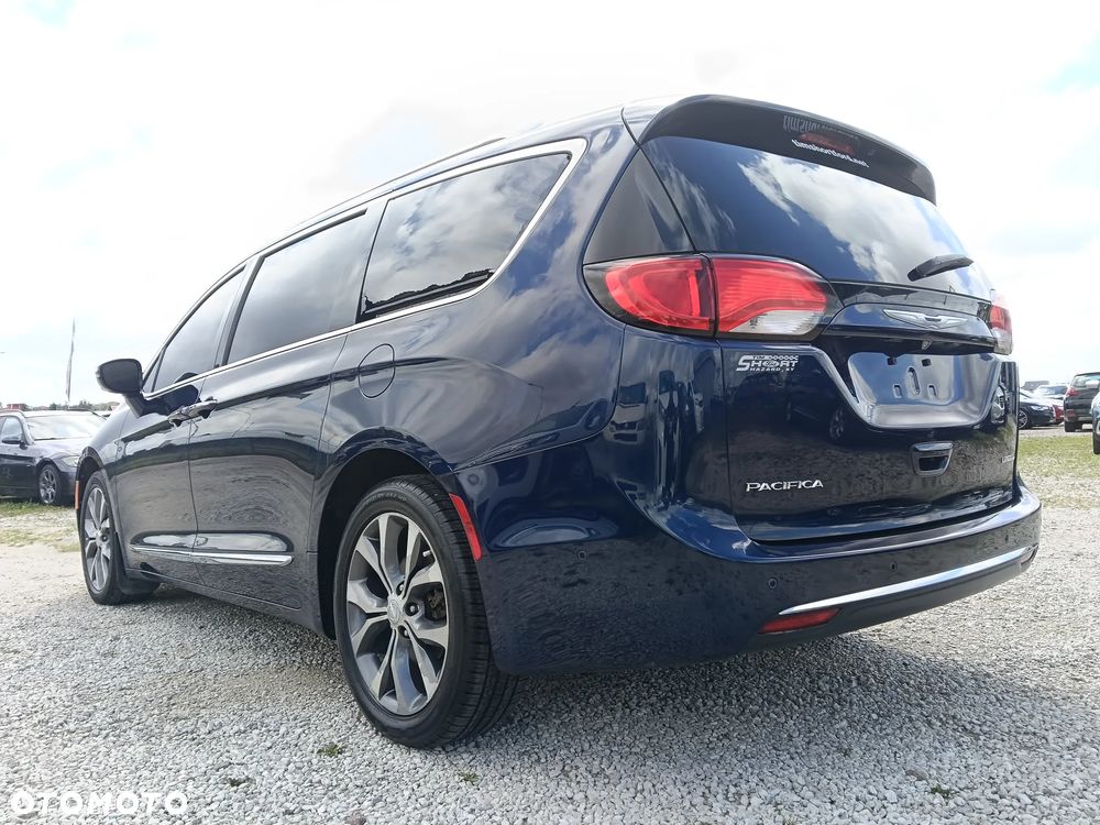 Chrysler Pacifica - 5
