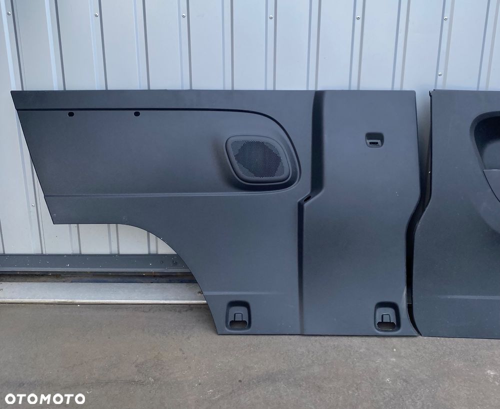 RENAULT TRAFIC  III 3 BOCZEK WNĘTRZA NA BOK BOKU BAGAŻNIKA LEWY TYLNY TYŁ TAPICERKA LEWA 769015444R 769014366R 769016842R lift IV 4 WYCISZENIE WYGŁUSZENIE NA BŁOTNIK  OSŁONA ZABUDOWA OBICIE PAKI LEWE OPEL VIVARO B FIAT TALENTO Wwa - 1