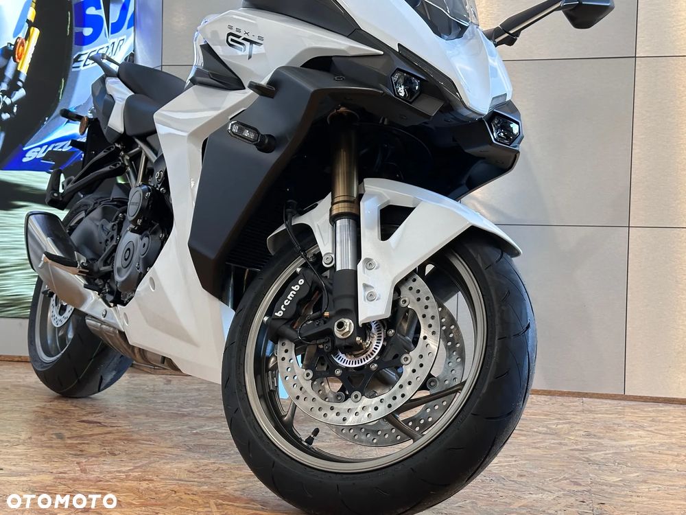 Suzuki GSX - 3