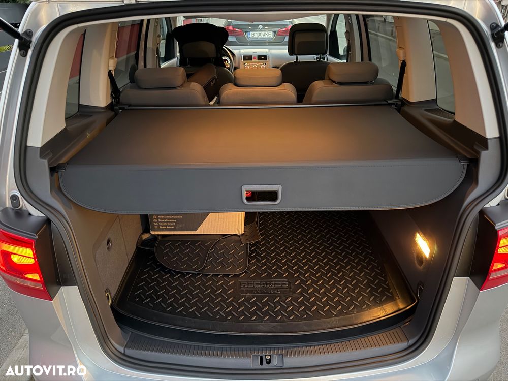 Volkswagen Touran - 17