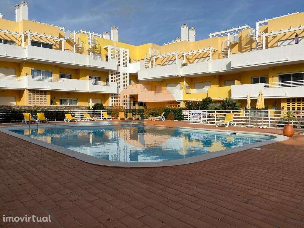 Apartamento T2 inserido num condomínio com piscina, disponível para... - Grande imagem: 2/21