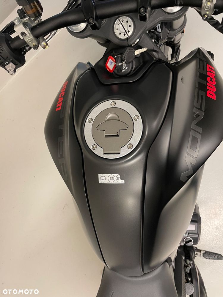 Ducati Monster - 24