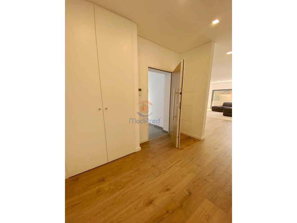 Apartamento T3 com Logradouro de 123 m2 | Condomínio Privado com Pi... - Grande imagem: 4/56