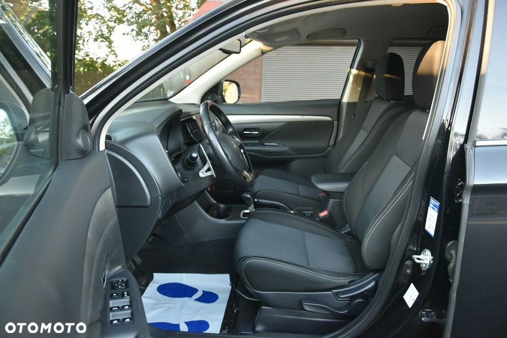 Mitsubishi Outlander 2.0 Instyle Navi 4WD CVT - 17