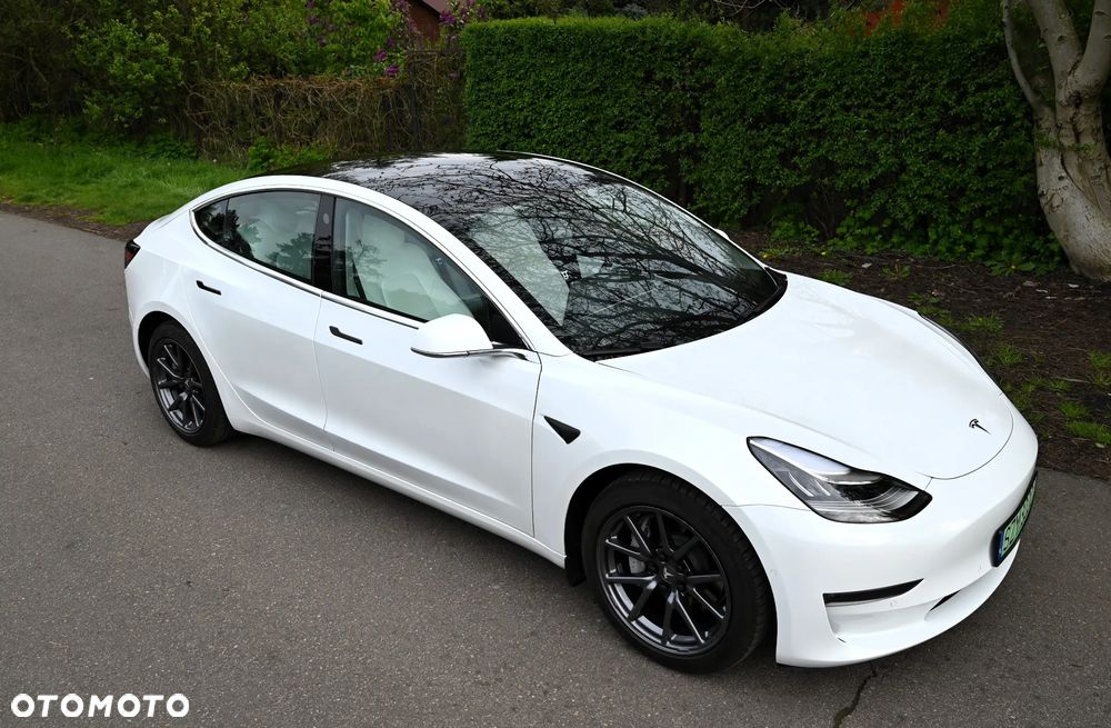 Tesla Model 3 - 3