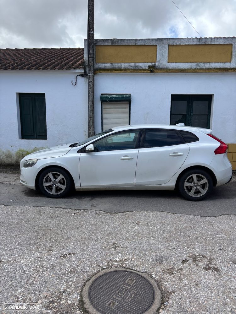 Volvo V40 1.6 D2 Momentum Eco - 4