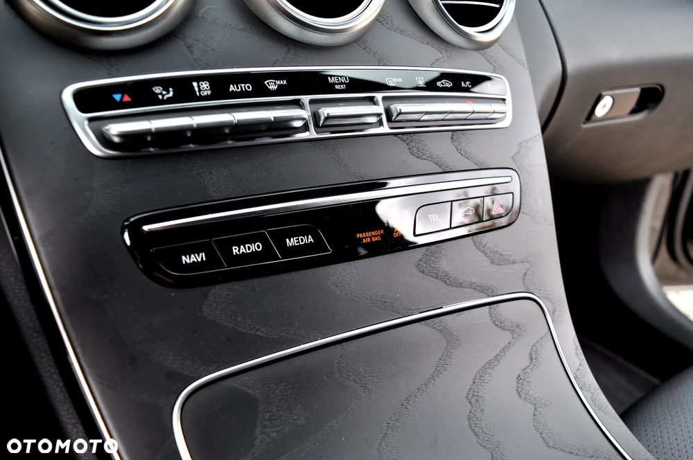 Mercedes-Benz Klasa C 300 9G-TRONIC AMG Line - 30