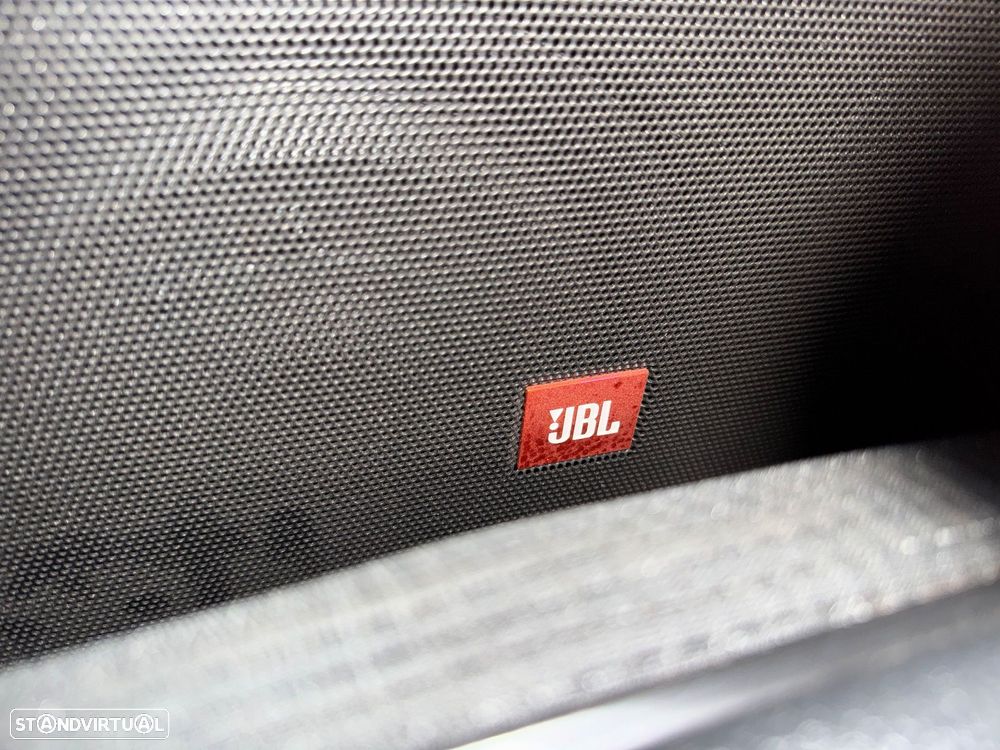 Land Rover Defender - 17