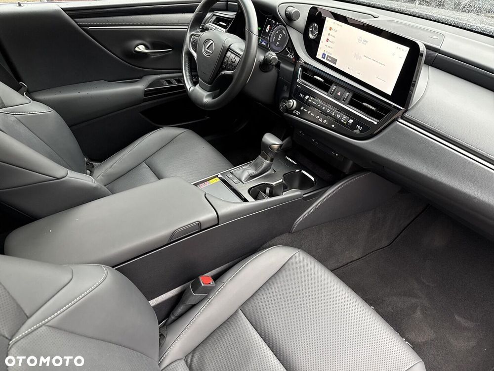 Lexus ES 300h Business Edition - 10